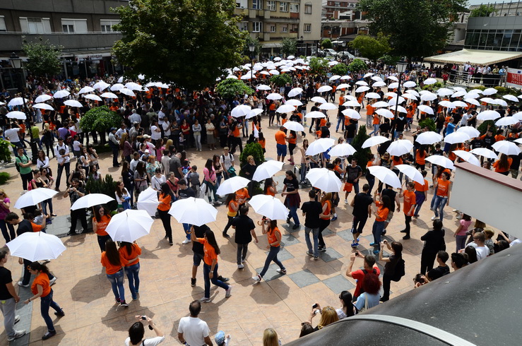Photo of Maturantska parada 2022 tačno u podne – Oko 500 maturanata Pirota na plesu tolerancije