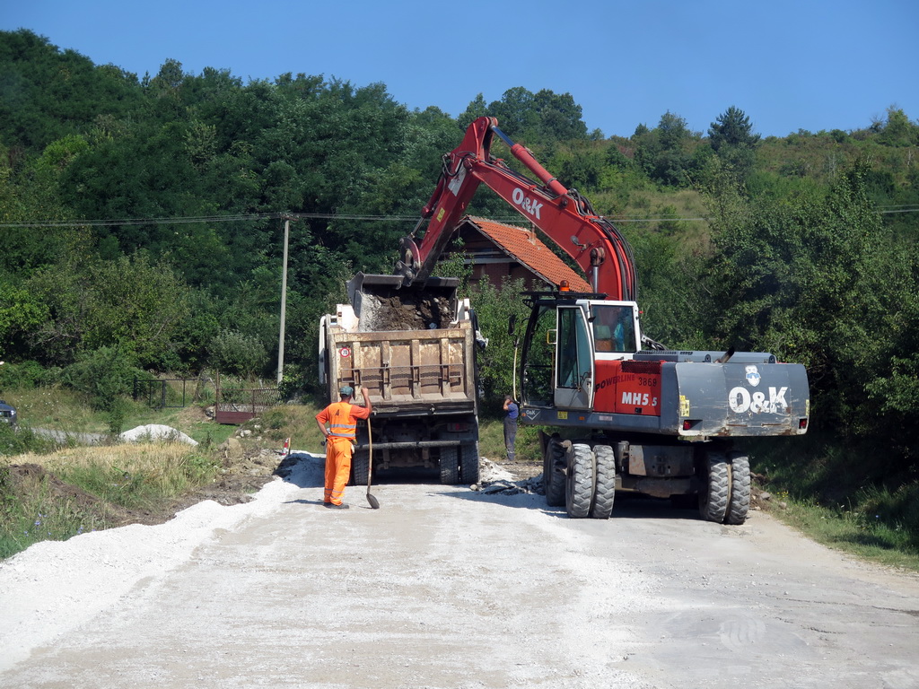 Photo of Pripreme za asfaltiranje puta ka Temačkom manastiru u toku