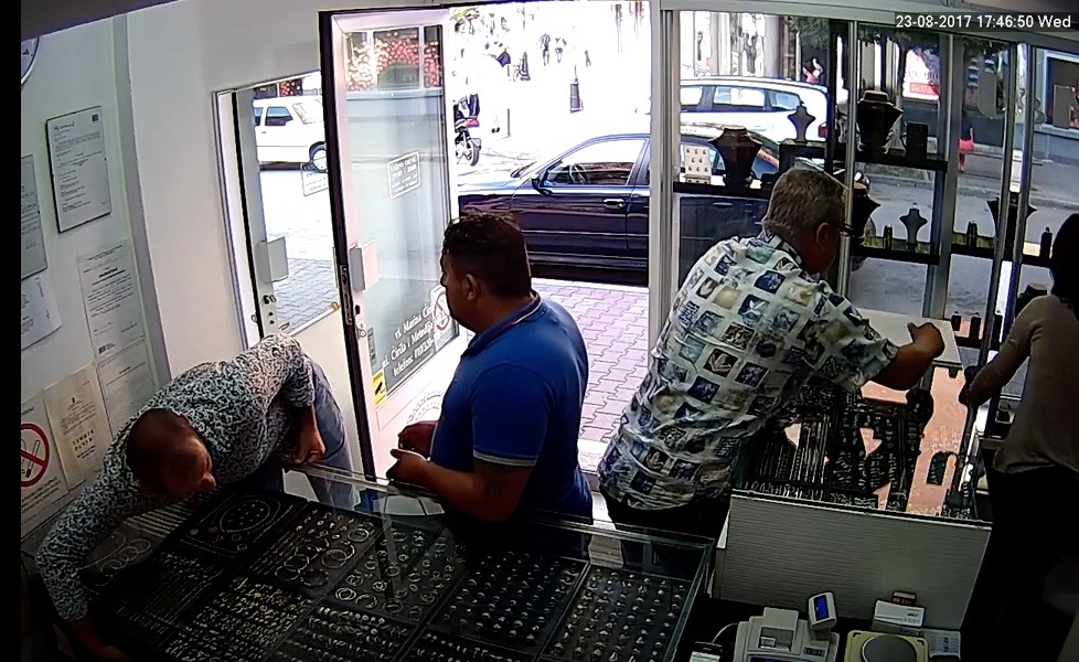 Photo of Kako je opljačkana zlatara u centru grada – VIDEO