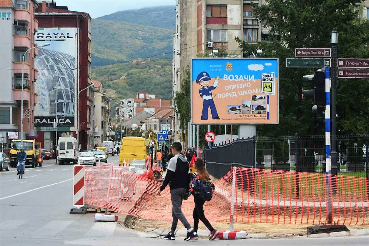 Photo of Počela rekonstrukcija trotoara u ulici Knjaza Miloša