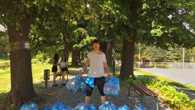 vid marjanović prikuplja smeće na keju