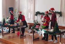 Photo of Pirotski gimnazijalci srdačno dočekali i darivali decu iz siromašnijih i hraniteljskih porodica
