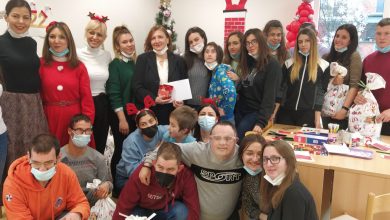 Photo of Učenici Tehničke škole uručili prigodne poklone korisnicima Inkluzivnog centra u Pirotu