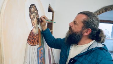 Photo of Piroćanac Bojan Vasić, freskoslikar, oslikao veliki broj svetinja Malog Jerusalima. Oslikao i panagiju za patrijarha Porfirija