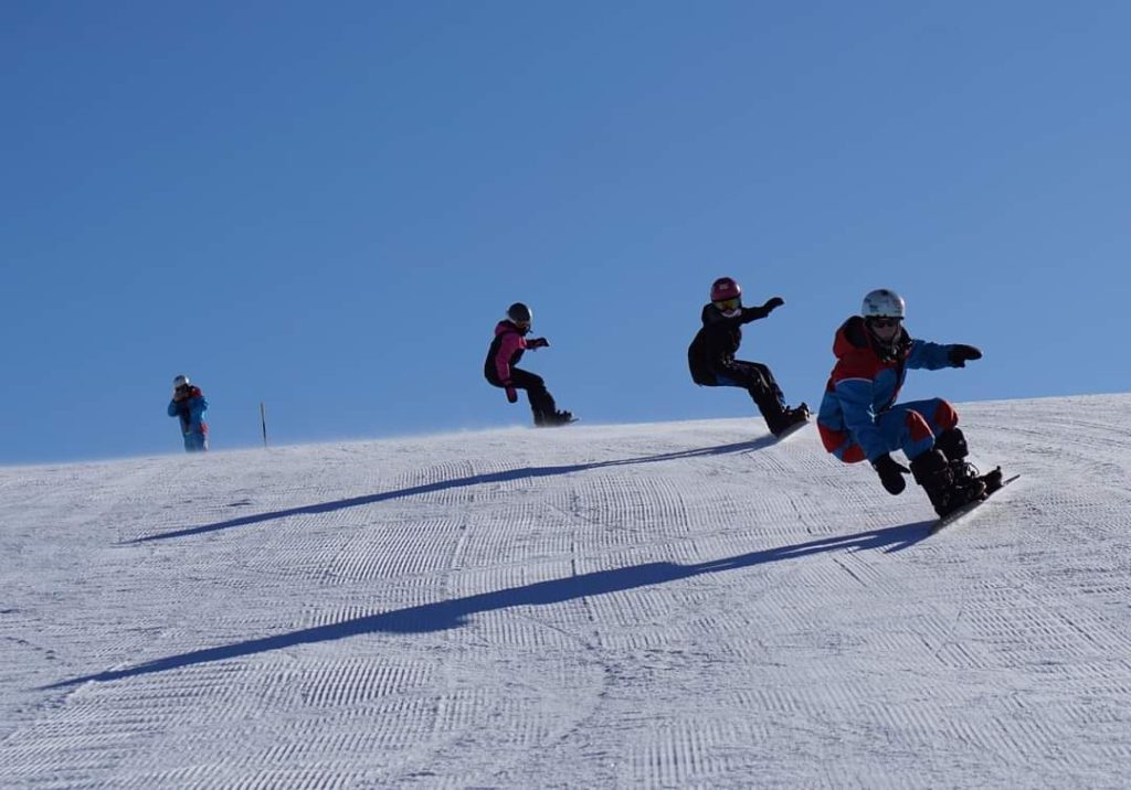 Membro di SK Stara Planina per la prima volta alla competizione internazionale sullo Snowboard Cross – Pirot Vesti
